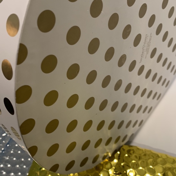 Gold &silver bubble mailers 9“x 11”, 4 of each color & beautiful storage box New - Picture 3 of 5